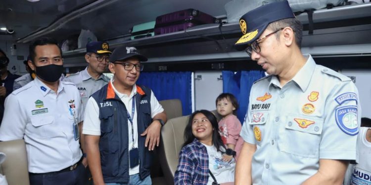 Kementerian BUMN Lepas 15 Ribu Peserta Mudik Bersama BUMN 2023 Moda Kereta Api