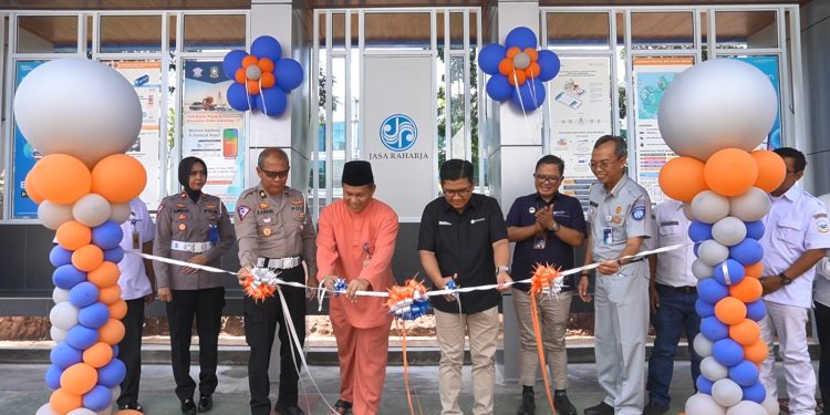 Tingkatkan Fasilitas dan Keselamatan Pengguna Angkutan Umum, Jasa Raharja Hibahkan Satu Unit Halte ke Pemkot Batam