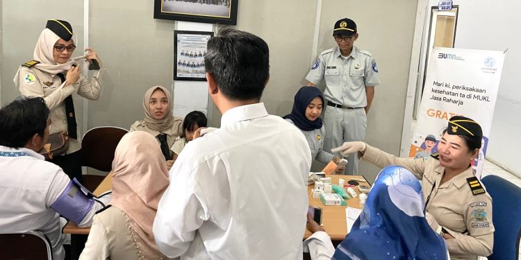 JASA RAHARJA GELAR PEMERIKSAAN KESEHATAN GRATIS DALAM RANGKA HARHUBNAS DI KANTOR KSOP PAREPARE