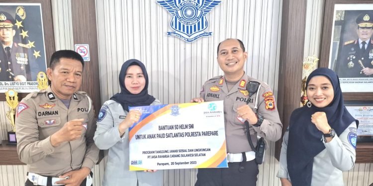 Bentuk Tanggung Jawab Sosial dan Lingkungan, Jasa Raharja Parepare Berikan Bantuan Helm Untuk Anak PAUD
