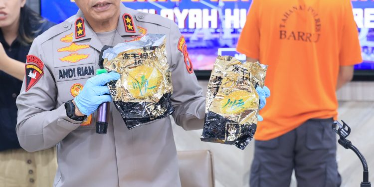 Kapolda Sulsel Pimpin Press Release Terkait Keberhasilan Satreskoba Polres Barru Ungkap 30 Kg Ganja