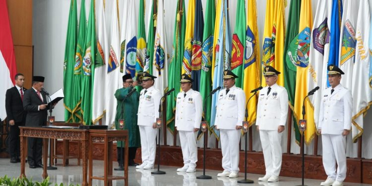 Mendagri Tito Karnavian Lantik Lima Penjabat Gubernur, Bahtiar Baharuddin Resmi Jabat PJ Gubernur Sulbar