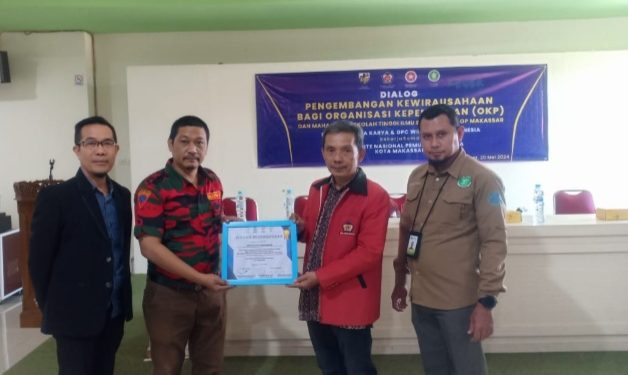 Wirakarya Indonesia dan Baladhika Karya bersama DPD KNPI Makassar Gelar Dialog Kewirausahaan di STIE Amkop Makassar