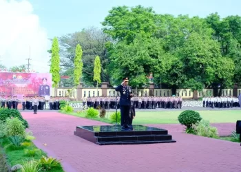 Kapolda Sulsel Pimpin Upacara Peringatan Hari Pahlawan Ke-79 Tahun 2024 di Mapolda Sulsel