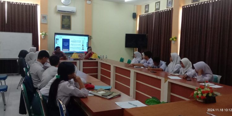 Bersama MOI Pelatihan Jurnalistik di SMKN 4 Makassar